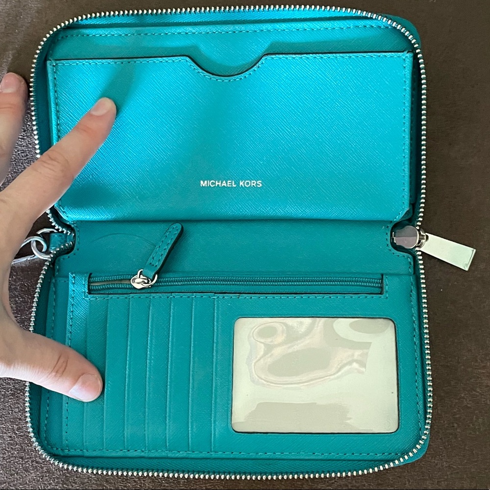 Michael Kors shoulder purse and matching wallet - Picture 5 of 6